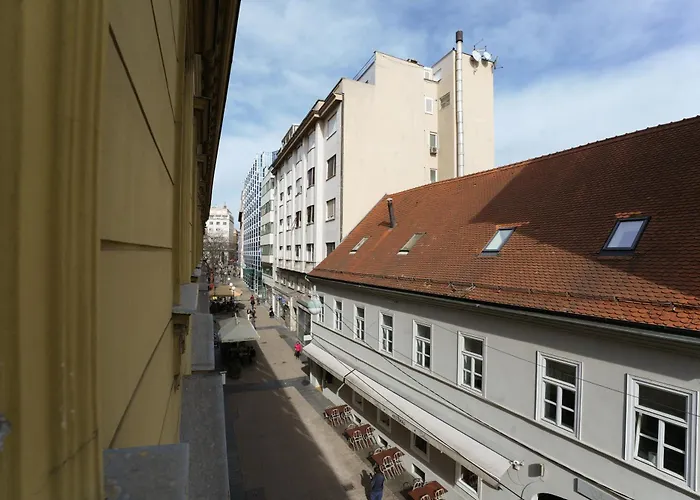 Apartment Ludwig - Films & Movies Collection