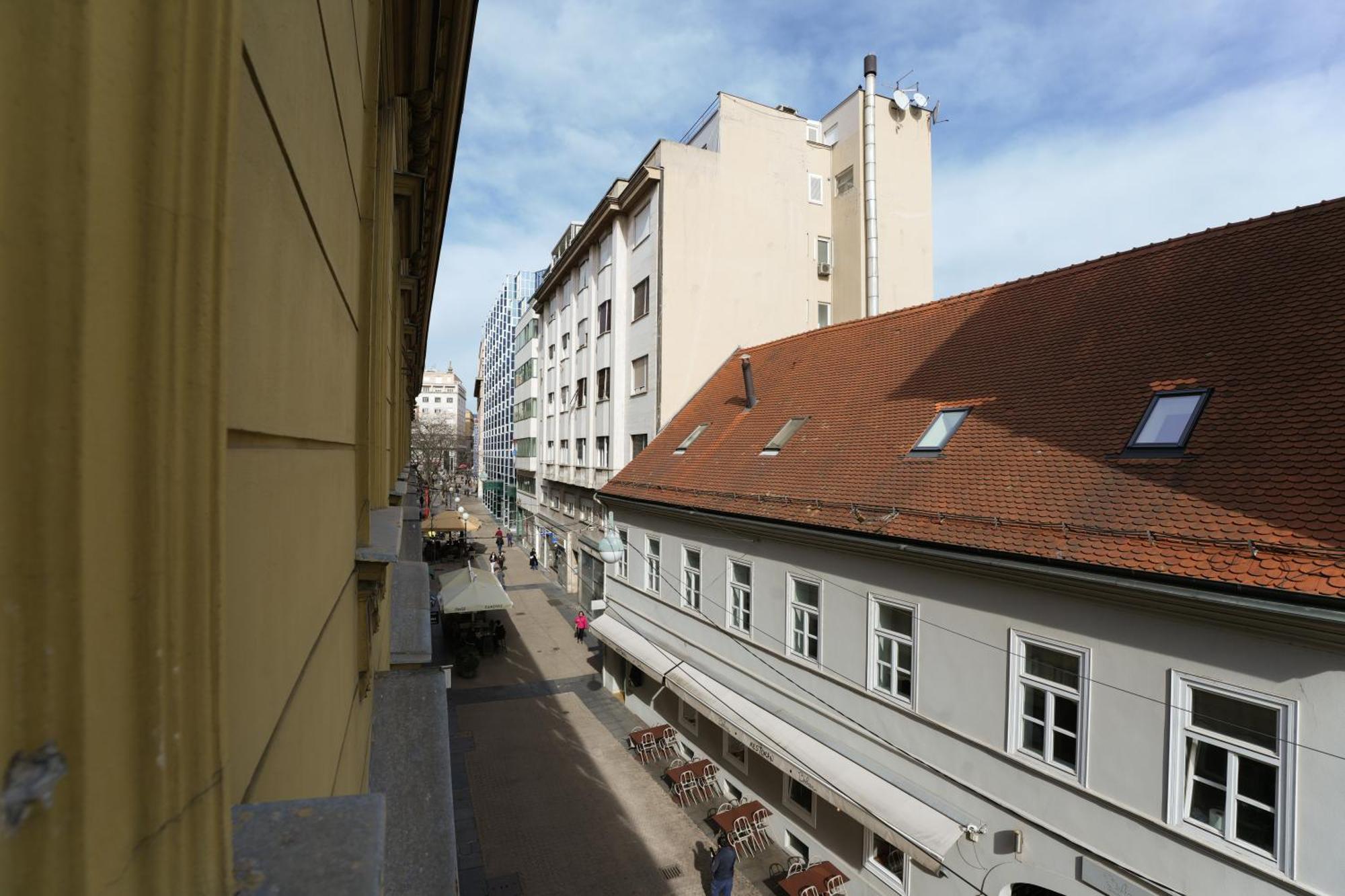 Ludwig - Films & Movies Collection Apartma Zagreb